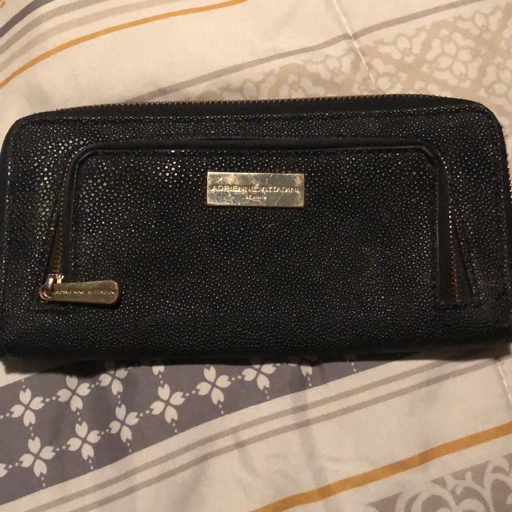 Adrienne Vittadini wallet